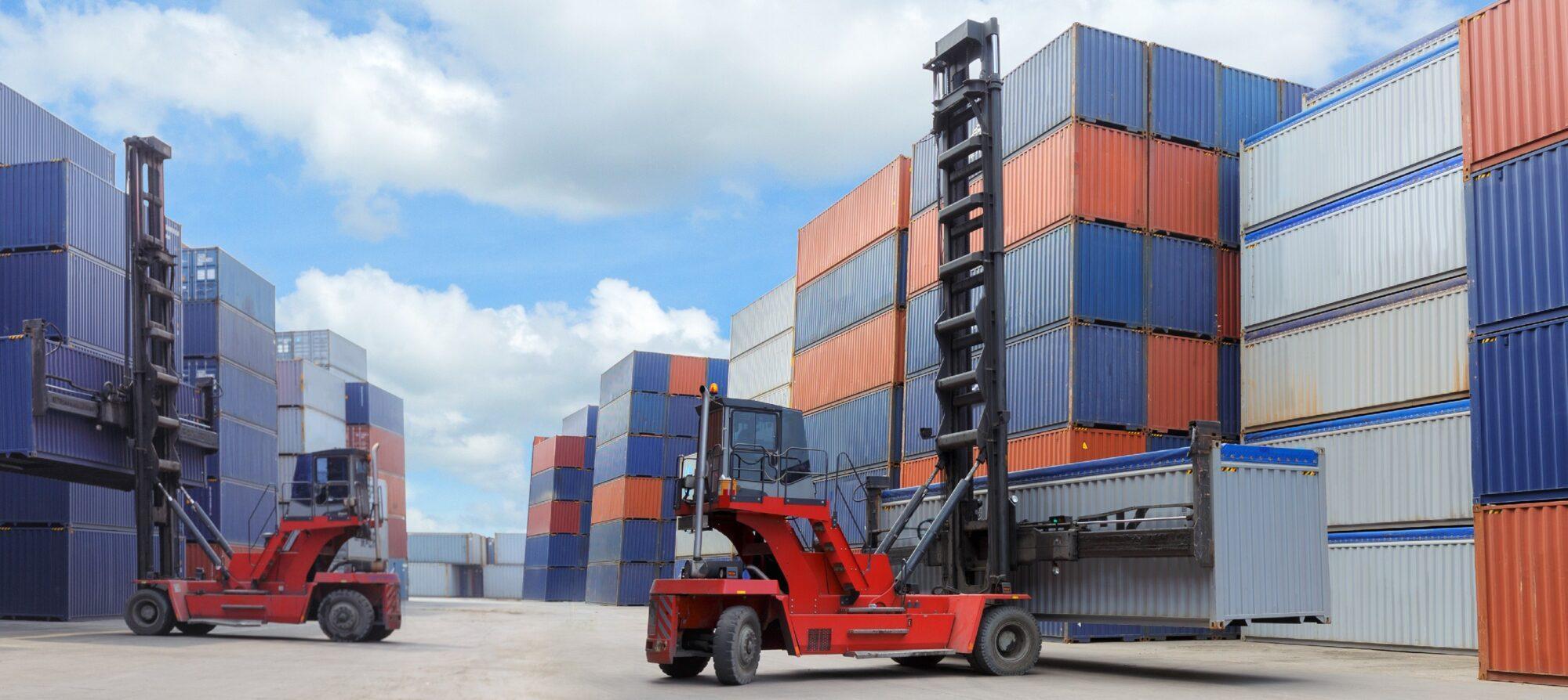 Container terminal with cranes