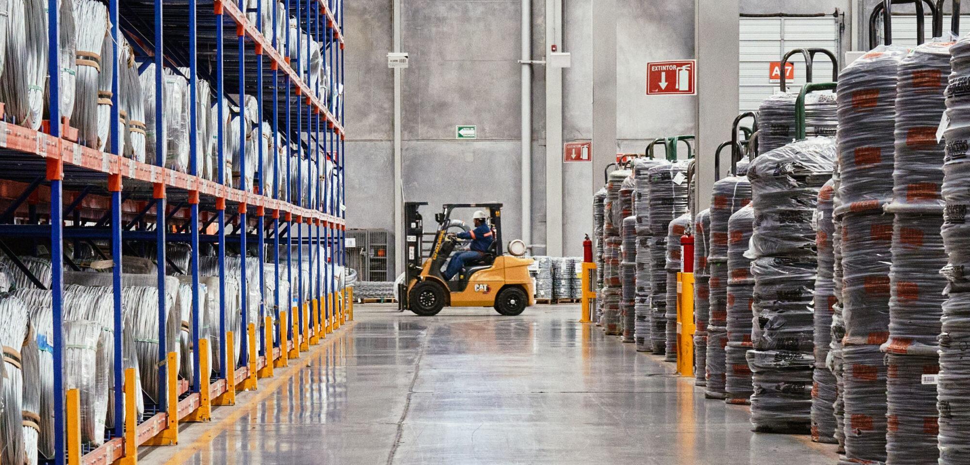 Forklift-Mounted-Tablet-Enhancing-Efficiency-and-Safety-in-Industrial-Operations